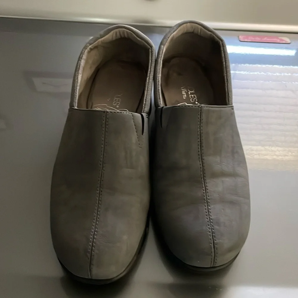 Grey suede Aerosoles size 8 - Picture 1 of 4